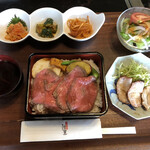 佳豊 - 三田和牛の低音ローストビーフ丼と自家製焼豚御膳