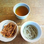 むらかみ - 最初に配膳される３つ(蕎麦茶、揚げ蕎麦、水蕎麦)