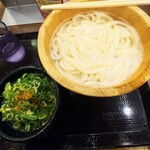 丸亀製麺 - ネギ、もっと入れたい(>ω<。)