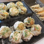 Gyoza Garden - フォアグラ包子400円、ホタテ包子480円、スタミナ餃子（サービス）