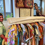 カフェと印度家庭料理 レカ - インドの衣装も売ってます