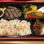 用賀GRILL - "[TKFG009]直火網焼きステーキハンバーグと特製ポークフリットのダブルメイン"