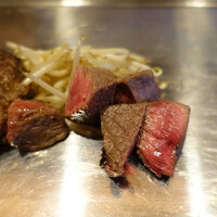 くずし鉄板 あばぐら 神田店 - 黒毛和牛ステーキアップ