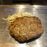 くずし鉄板 あばぐら 神田店 - 黒毛和牛ハンバーグ180g