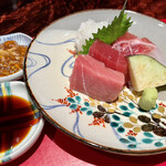 賛否両論 - お造り(本鮪、真鯛、水茄子)、ナメコ醤油と自家製刺身醤油を添えて