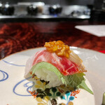 賛否両論 - お造りに付属してくるミニ酢飯でお寿司