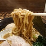 つけめん・らーめん活龍 - 麺をリフト⤴︎