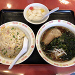 蓬莱春 - チャーハンと半ラーメンセット