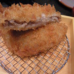 とんかつ料理と京野菜 鶴群 - これが北島商店のメンチカツよ。
