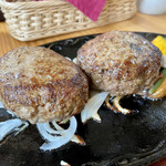 黒牛の里 - 天然塩で食べる知多牛ハンバーグの味くらべ