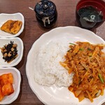 韓国料理 カンナム 江南 - 【2021/9】豚キムチ丼＋おかず3品