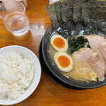 横浜家系ラーメン せんげん家 - 