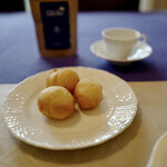 ブラッセリーベガ - 翌朝、購入したZeppolineをcafé ORZO (古代種裸麦のカフェ) で食べる
