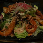 ぼうの - ソフトシェルシュリンプの素揚げが美味しい、海老とアヴォカドのコブサラダ（８８０円）