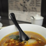 らーめん 笑和 - カウンターでつけ麺スープ♪