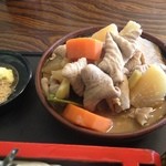 鬼うどん 金勝 - モツ煮 UP 野菜ゴロゴロのてんこ盛りです