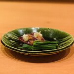 日本料理 たかむら - 3. 炙り錦牛レバー、花ニラのお浸し、葱塩と胡麻油のせ、たかむら流レバニラ仕立て？