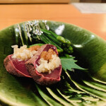 日本料理 たかむら - 3. 炙り錦牛レバー、花ニラのお浸し、葱塩と胡麻油のせ、たかむら流レバニラ仕立て？