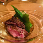 日本料理 たかむら - 10.炙り錦牛のタン、オクラのお浸し、万願寺、菊のお浸し、クラゲ、ヨダレ鶏のソース