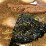 東京豚骨拉麺 ばんから - 角煮の乗ったラーメン