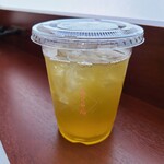 甘味処 さくら庵 一文字焼き あらかわ - アイスの緑茶(275円)です。