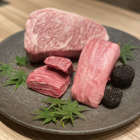 焼肉うしごろ 新宿三丁目店 - 見せ肉