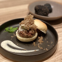 焼肉うしごろ 新宿三丁目店 - 厳選和牛のスライダーバーガー トリュフチーズソース