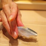 三谷 - こはだ。しめ方が穏やかでとっても私好み♬　