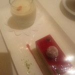 倶楽湾 - 倶楽湾特製デザート／倶楽湾式杏仁豆腐と木苺とピスタチオのマリアージュ