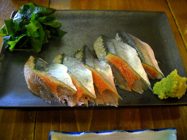 立呑み 鱼平 - サンマの刺身