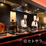 松阪牛 ステーキ徳川 - 赤と黒を基調とした和モダンな店内で、ゆったりと過ごすひととき