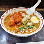 餃子屋麺壱番館 - 厚切りチャーシュー担々麺