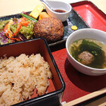 牛串&ステーキ 誠 - ハンバーグランチ880円(税込)炊きごみご飯小バージョン