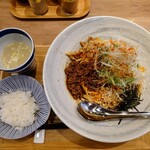 麺屋 弾 - 令和3年9月 平日ランチタイム
            濃厚汁なし担々麺 750円
            スープ＆ダイブ飯 100円