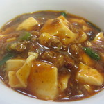 餃子屋 満園 - 器に取り分けいただきます。