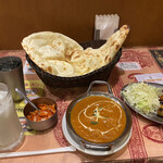 インド・ネパール料理　タァバン - Cセット（チキンカレー、ラッシー）