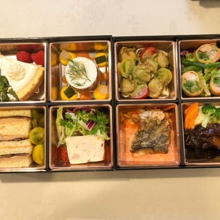 テイクアウト フランス料理コース豪華２段弁当ご自宅でフレンチコースを堪能 ソレイユ 6 480円 １人分 お客様が ご自宅にいてもレストランのお食事を是非お楽しみ頂きたいと メニューを作りました Emu エミュ 銀座 フレンチ 食べログ