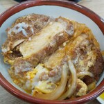 yakinikuteishokureimemmirakuen - 肉厚のカツ丼！味噌汁、沢庵付。