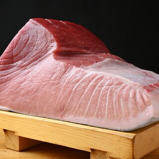 The owner himself buys the highest quality bluefin tuna from the market.