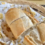 プロヴァンスの日曜日 - シェフおすすめランチコース(\1,900～) 焼き立てパン