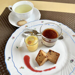 プロヴァンスの日曜日 - シェフおすすめランチコース(\1,900) パティシエ特製、季節のデザート、ハーブティー