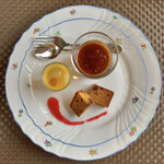 プロヴァンスの日曜日 - シェフおすすめランチコース(\1,900) パティシエ特製、季節のデザート