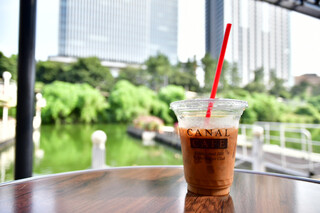 CANAL CAFE - ブレンドコーヒー(COLD)@税込440円：ミルクをイン。