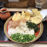 Honkakuha Hakata Udon Hasida Taikiti - かしわ天ぶっかけうどん¥830、ごぼう天¥150