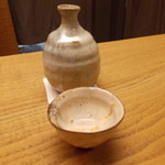 お料理 宮本 - 熱燗（唐津徳利、粉引きの猪口）