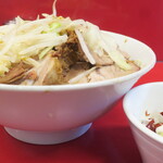 ラーメン二郎 - ラーメン半分＋ニンニク多め＋白ネギ