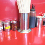 ラーメン二郎 - 卓上調味料