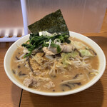 Raamen Fujinami - にんにく味噌ラーメン大盛（太麺）900円