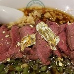 麺屋 六感堂 - 青椒肉風麺（温）金箔増し