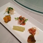 南翔饅頭店 - まずは前菜